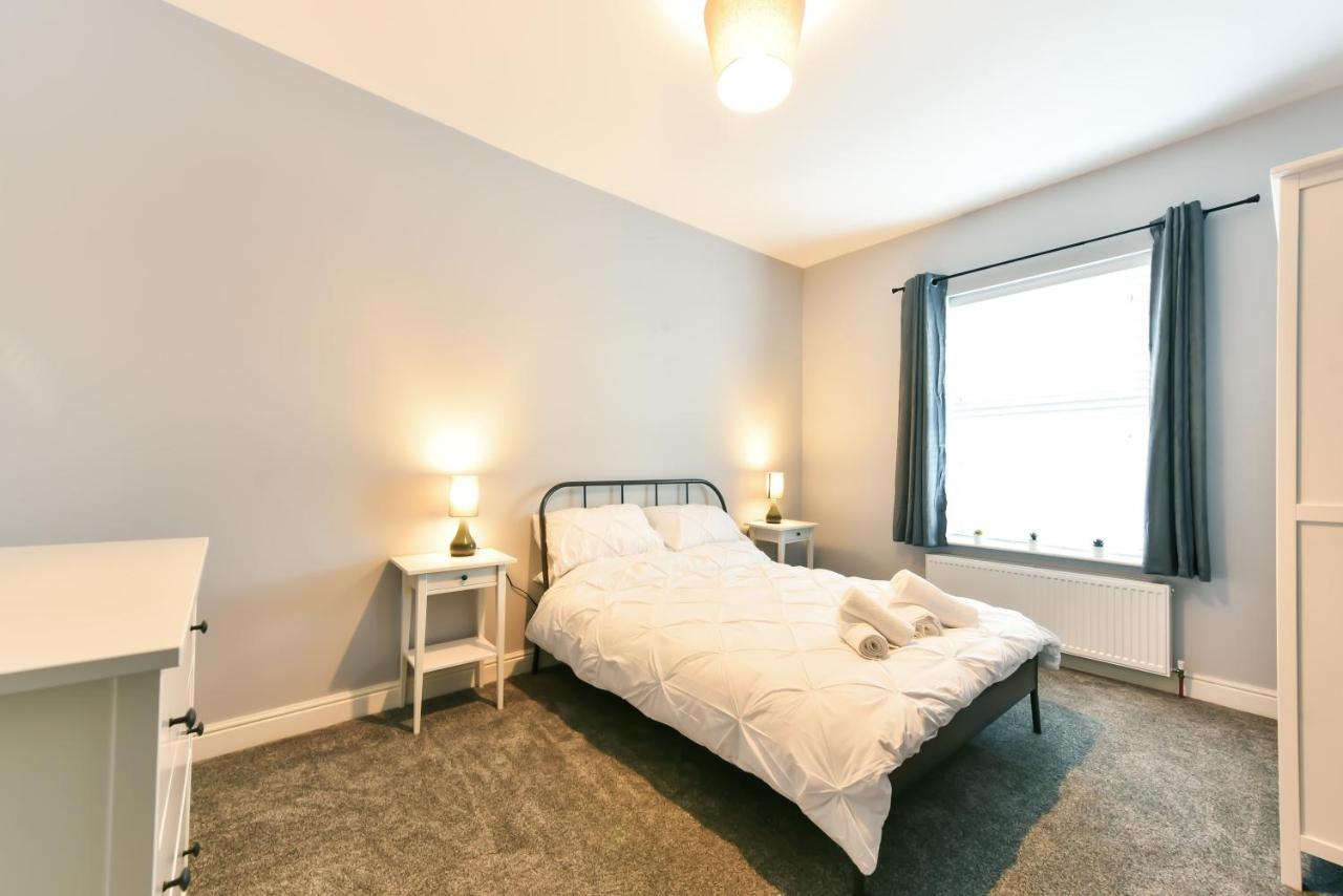 4 Bedroom, 2 Bathroom House - Free Parking Pontefract Zewnętrze zdjęcie